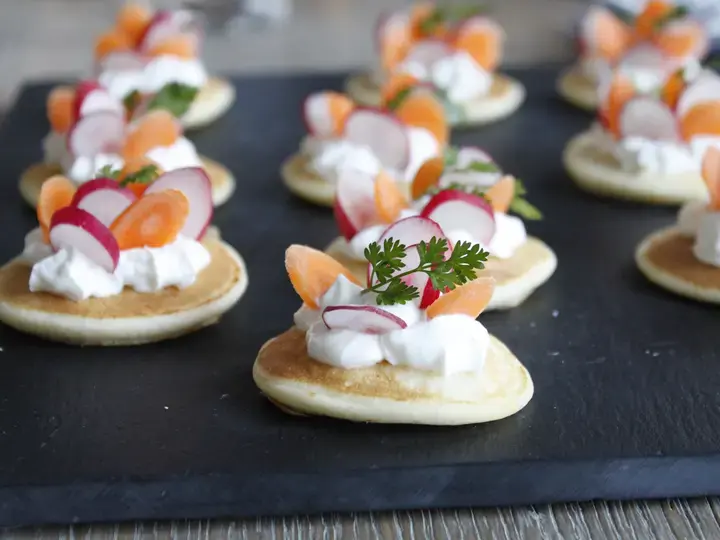 Blinis au chèvre frais et légumes croquants