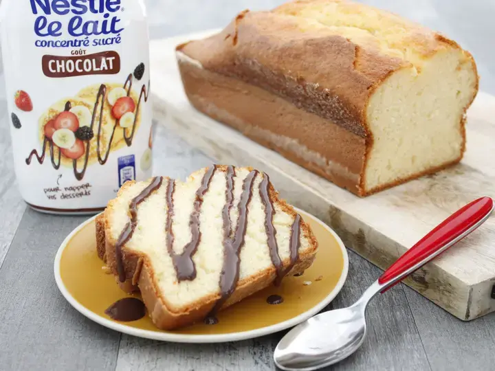 Gâteau au yaourt sauce chocolat