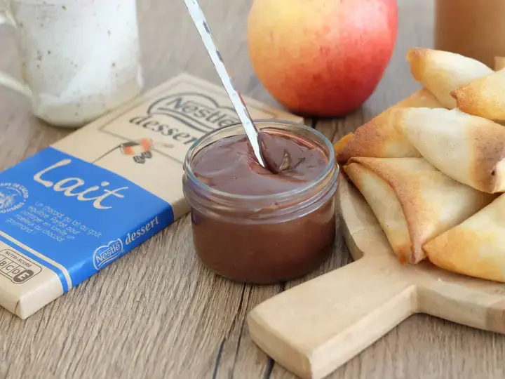 Samossas aux pommes à l'air fryer et sauce chocolat au lait