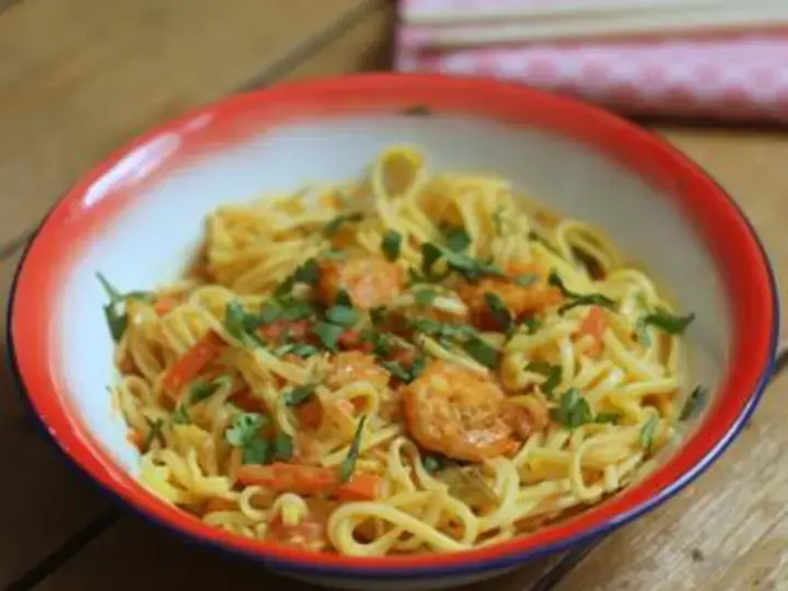 Linguines aux crevettes et petits légumes