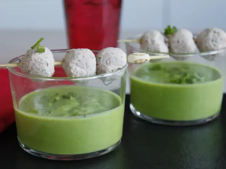 Boulettes chèvre jambon et velouté glacé de petits pois