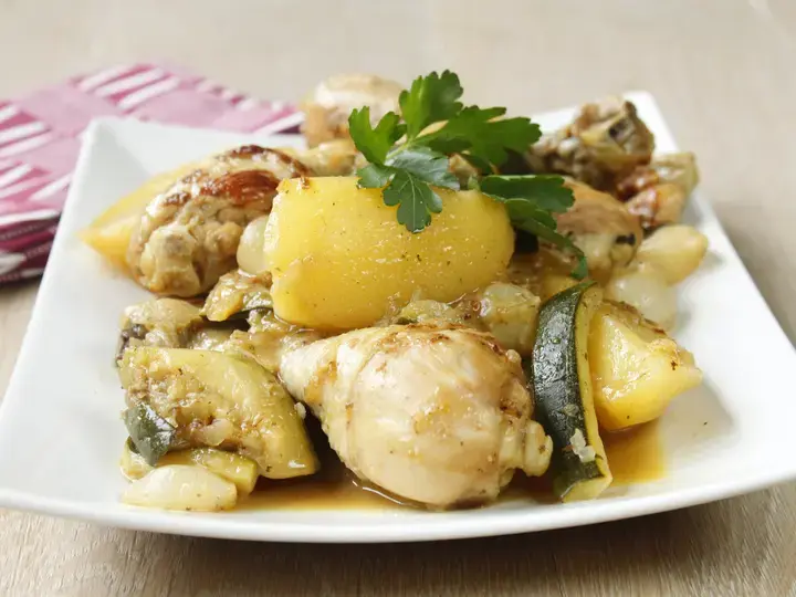 Tajine de poulet aux pommes de terre et citron confit