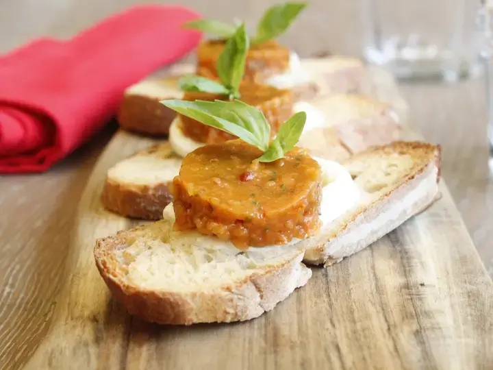 Tartine mozzarella et gelée tomate basilic
