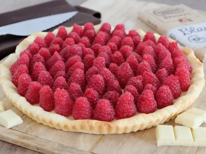 Tarte au chocolat blanc et framboises