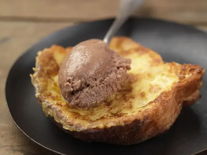 Pain perdu et glace au chocolat au lait
