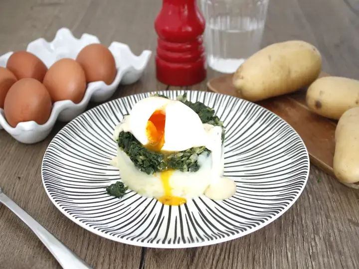Oeufs mollets fondue d'épinards sauce beurre blanc