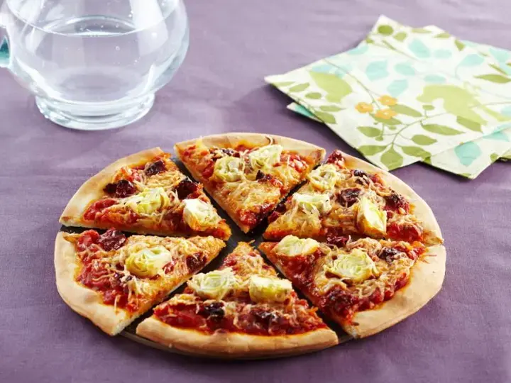 Pizza aux artichauts et tomates confites