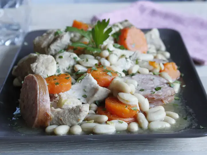 this media has been downloaded from content hub 202093028