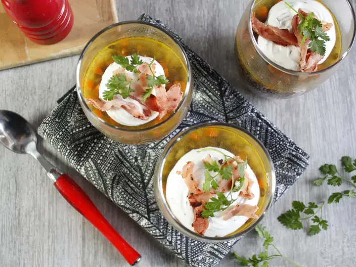 Verrines de lentilles au bacon et chantilly de cerfeuil