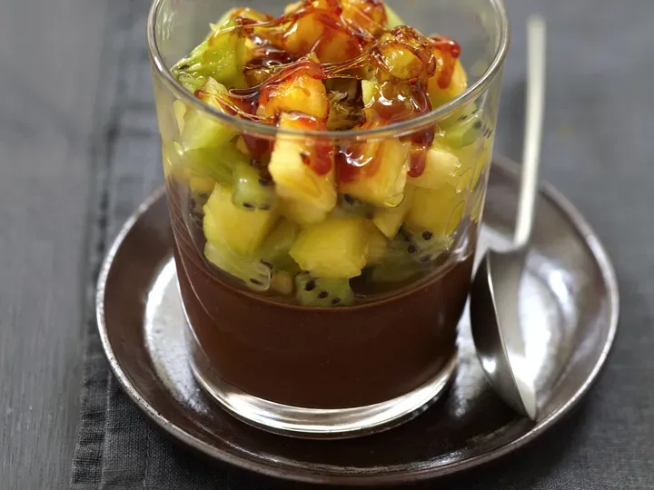 Verrines kiwi ananas et ganache chocolat coco