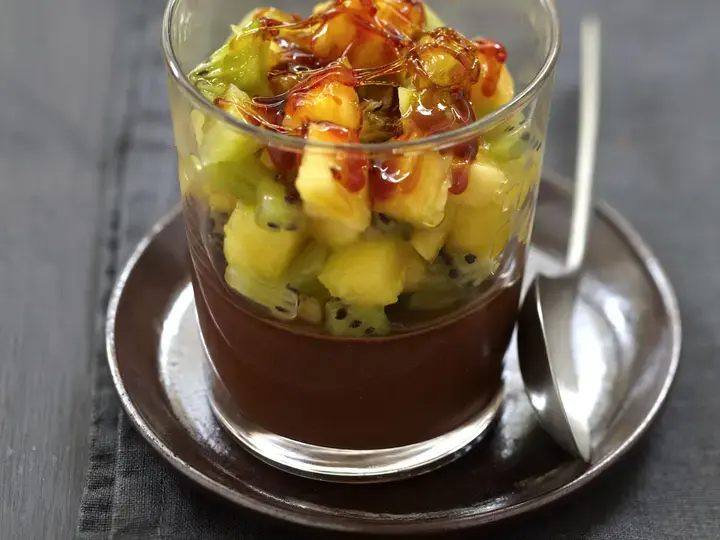 Verrines kiwi ananas et ganache chocolat coco