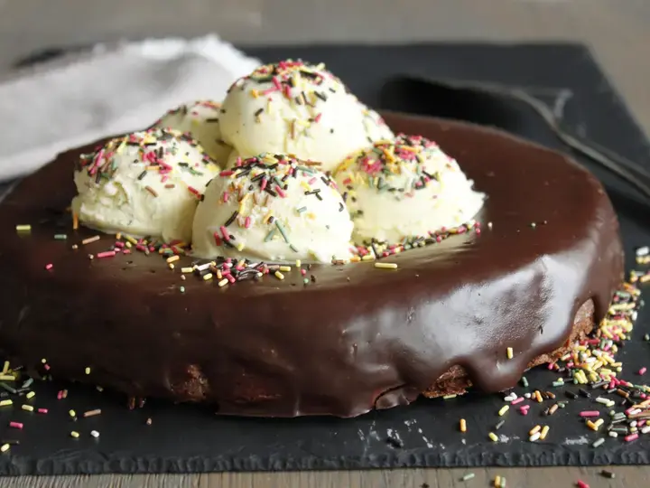 Gâteau nid glacé au chocolat