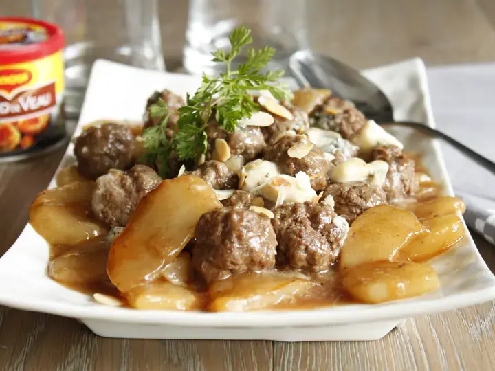 Billes de boeuf sauce au Roquefort et poires