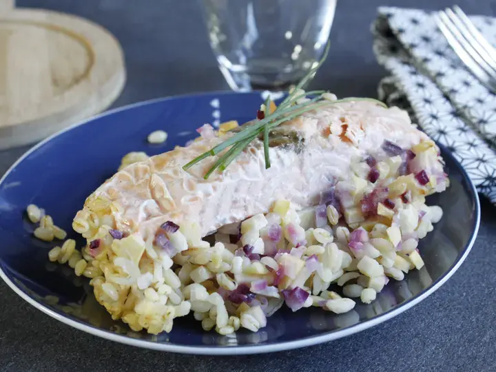 Dos de saumon pommes et oignons rouges