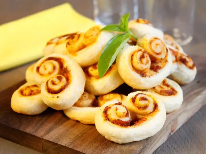 Palmiers feuilletés apéritifs tomate