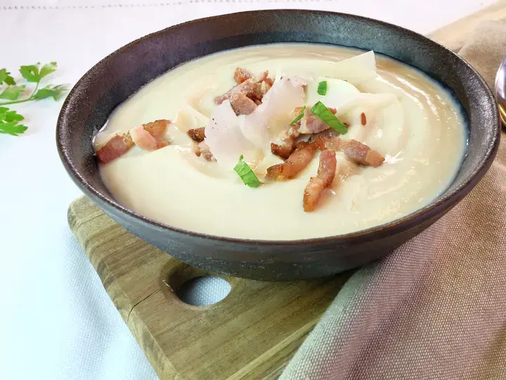 Velouté de chou-fleur aux lardons