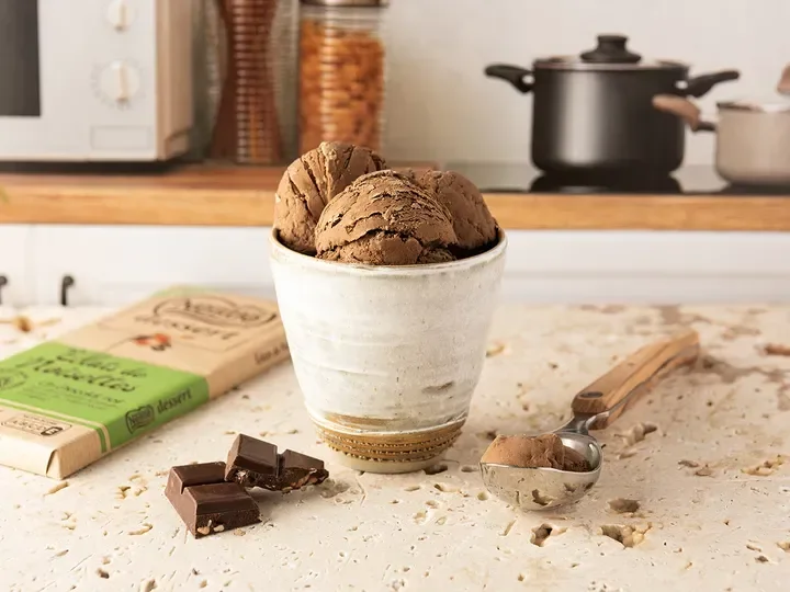 Glace au chocolat éclats de noisettes