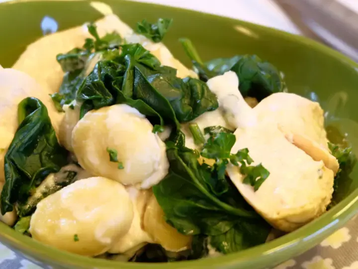 Gnocchis au poulet et épinards