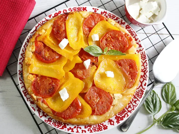 Tatin aux poivrons, tomates et feta