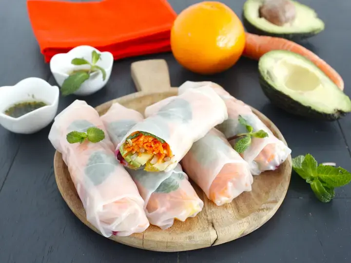Rouleaux de printemps avocat, carottes, orange anti-gaspi