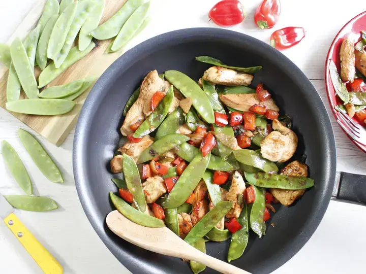 Poêlée de poulet et légumes croquants
