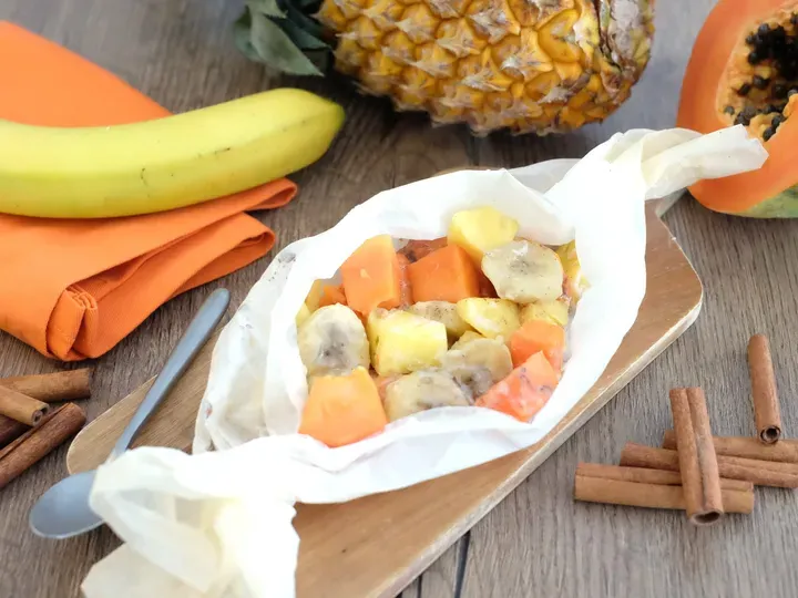 Papillotes de fruits sauce épicée