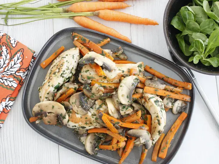 Aiguillettes de poulet aux carottes et champignons