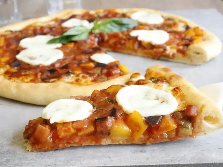 Pizza aux légumes d'été et mozzarella Thermomix