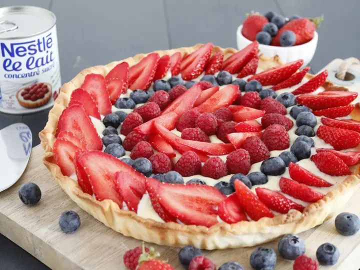 Tarte aux fruits rouges, crème au lait concentré sucré