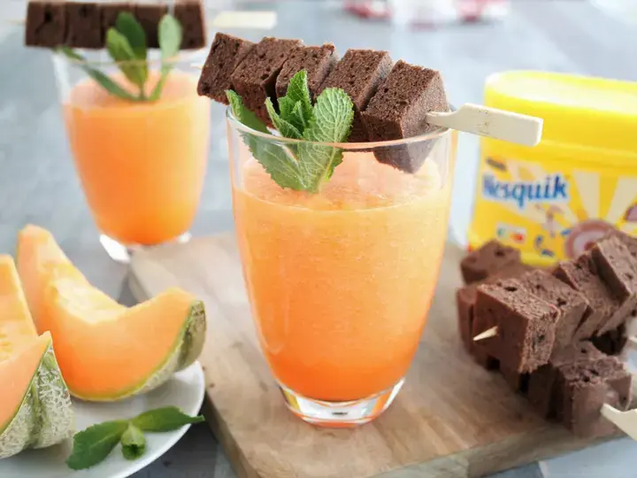 Smoothie melon et brochettes de moelleux au Nesquik