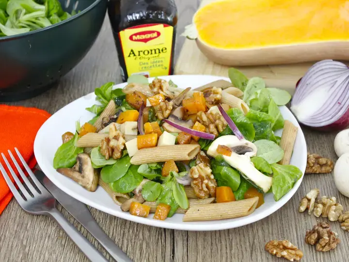 Salade de pâte, butternut, mache et noix