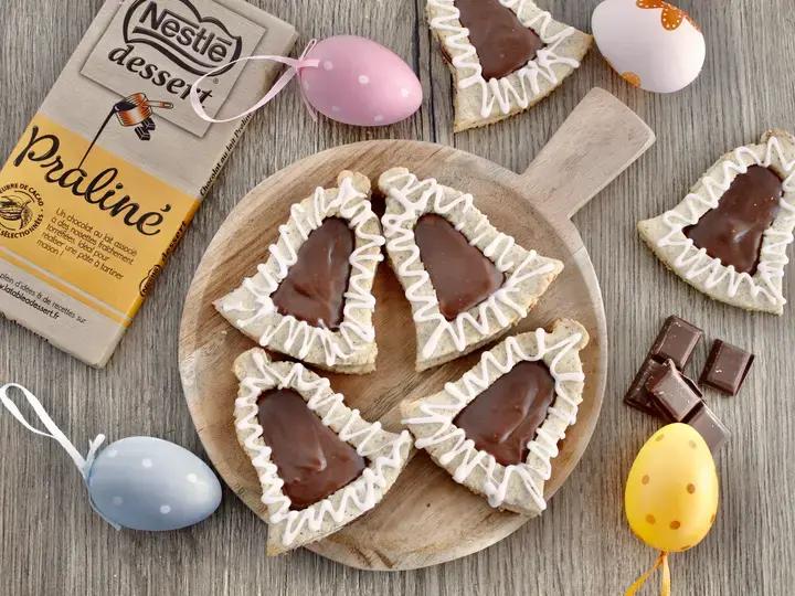 Easter bell biscuits with chocolate