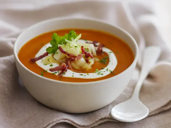 Crème de potiron, potimarron aux petits lardons grillés, nuage de crème