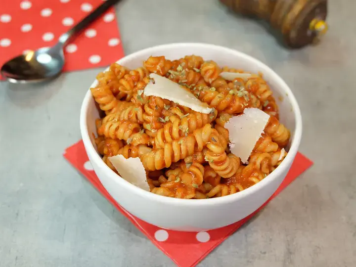 Pâtes à la tomate sans vaisselle