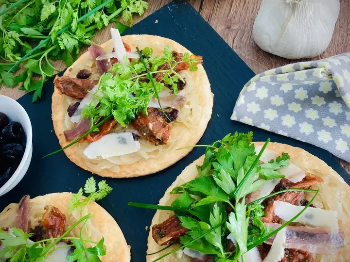 Pissaladière à la tomate confite