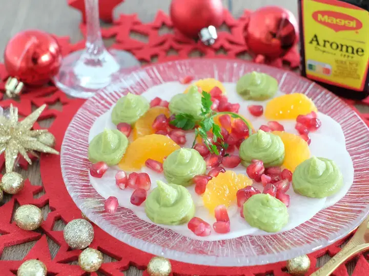 Carpaccio de radis, grenade clémentines et creme d'avocats