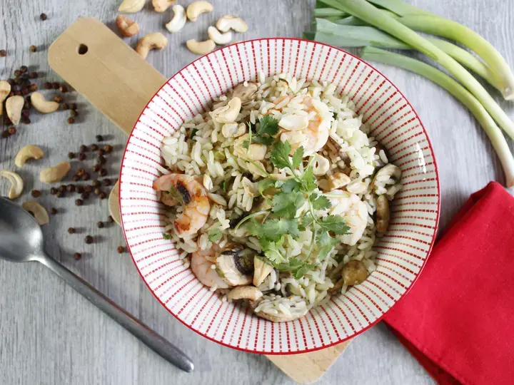 Riz asiatique aux crevettes et noix de cajou