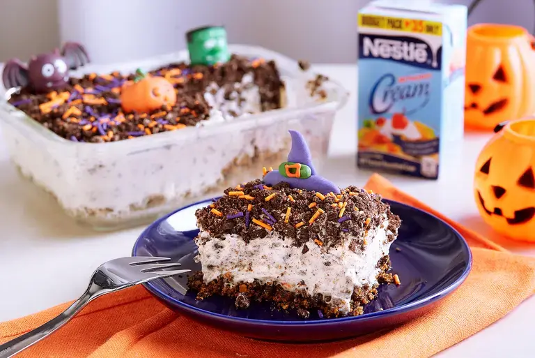 Halloween Cookies and Cream Ref Cake