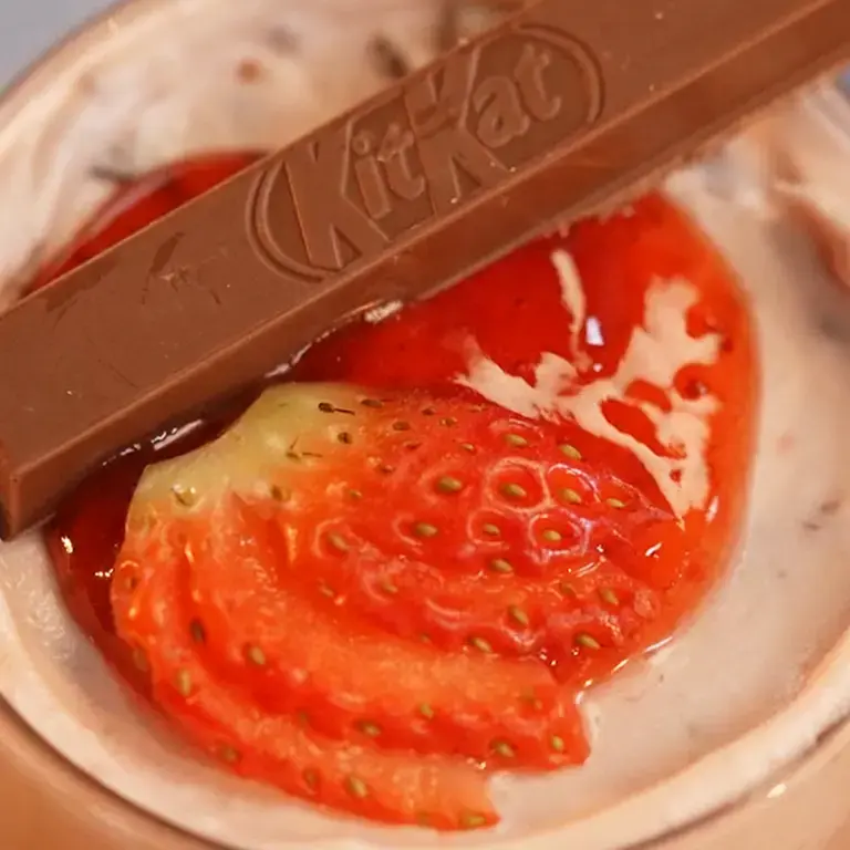 Kitkat Strawberry Cheesecake Cups