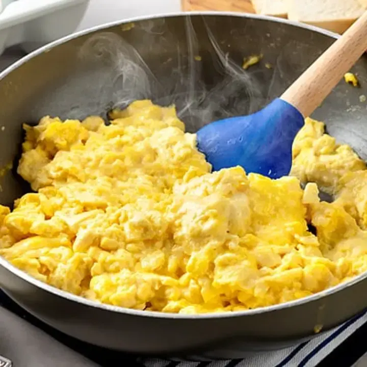 Creamy Scrambled Eggs Recipe