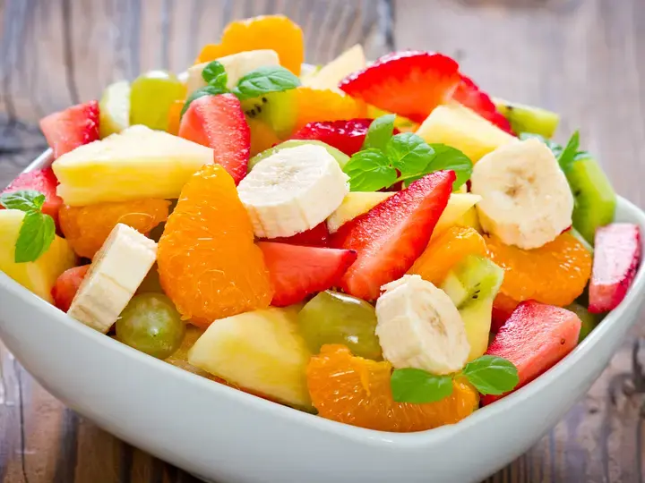Fruit-salad-in-the-bowl