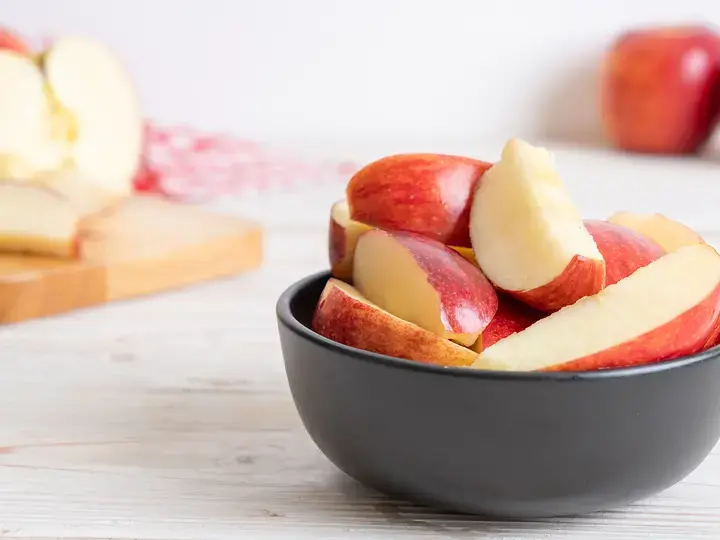 fresh-red-apples-sliced-bowl
