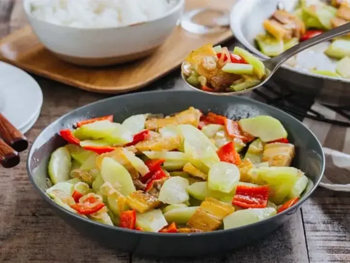 Ginisang Papaya with Liempo