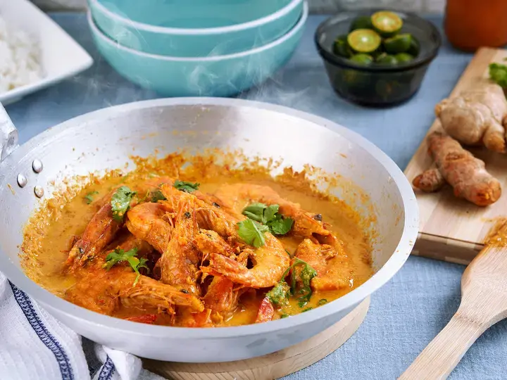 Shrimp with Creamy Alavar-Style Sauce