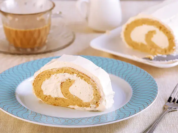 Creamy Vanilla Cake Roll