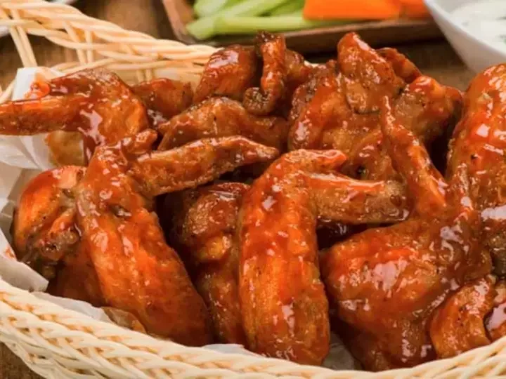 Buffalo Wings with Ranch Dressing Main