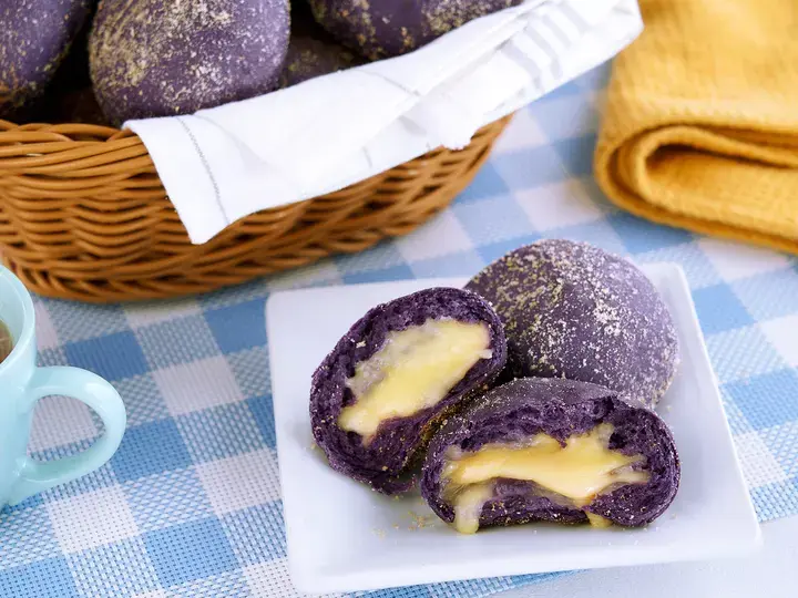 Ube Pan de Sal