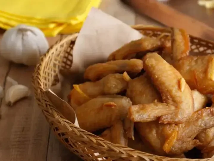 Garlic and Butter Fried Chicken Wings Main