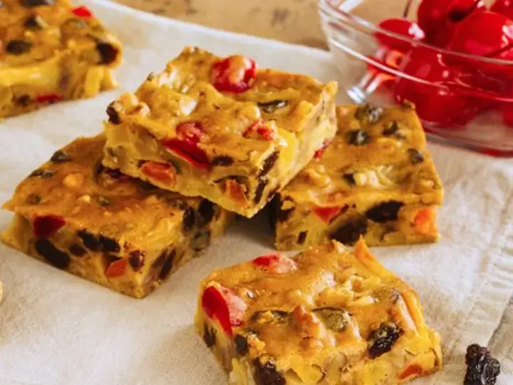 Fruity Fruitcake Bars Recipe | Create with NESTLÉ®
