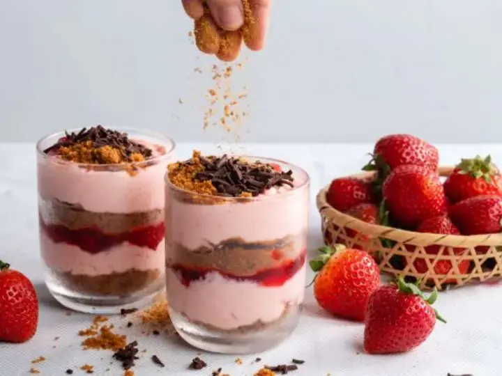 Graham and Strawberry Cream